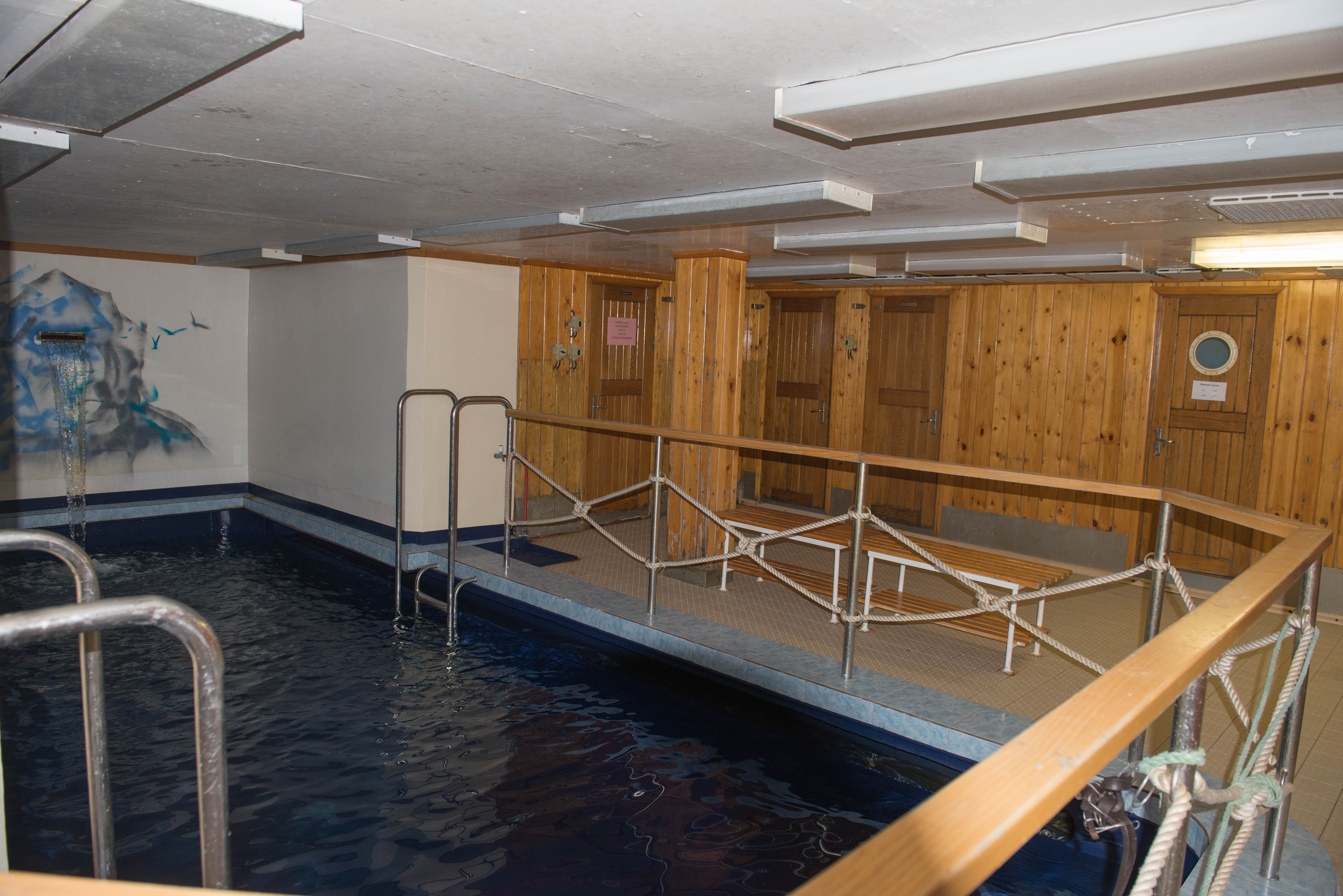 Quark Expeditions 50 Years of Victory Pool 1.jpg